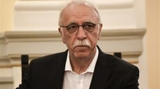 Δημήτρης Βίτσας: «Όποιος διαφωνεί, διαγράφεται;» - «Έχω αποφασίσει τι θα κάνω, η υποταγή δεν είναι επιλογή»