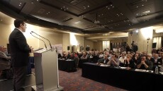 Αποδομούν οι «53» την επίσκεψη Τσίπρα στις ΗΠΑ: Σεξιστής, φιλοπόλεμος και επικίνδυνος ο Τραμπ!