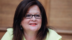 Καφαντάρη για τους 15 νεκρούς στη Μάνδρα: Φταίνε τα ακραία φαινόμενα που είναι συνέπεια της κλιματικής αλλαγής