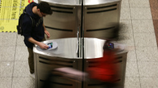 Ξεκινά η εποχή του ηλεκτρονικού εισιτηρίου: Προβλήματα και ελλείψεις καταγγέλλουν οι εργαζόμενοι