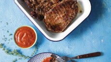 Μπριζόλες χοιρινές με σάλτσα BBQ