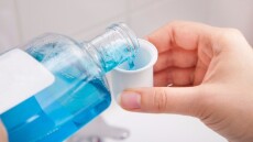 Κορωνοϊός: Στοματικά διαλύματα μπορούν να μπλοκάρουν τον ιό σε 30 δευτερόλεπτα