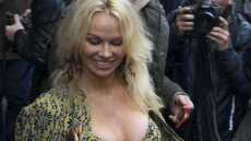 Η Πάμελα Άντερσον κατηγορεί τα θύματα του Γουάινσταϊν