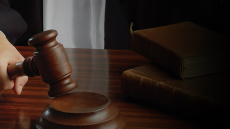 Θεσσαλονίκη: Στη φυλακή διαρρήκτης με αδυναμία στο ουίσκι - Άρπαξε χρήματα και ένα... τσουρέκι από ζαχαροπλαστείο