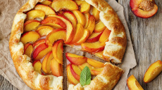 24 φρουτένια -και πιο light- γλυκά που θα λατρέψεις