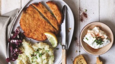 Σνίτσελ σε κρούστα παξιμαδιού Κυθήρων