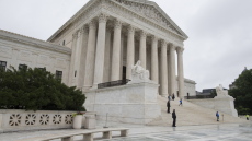 ΗΠΑ - Ανώτατο Δικαστήριο: Δικαιώθηκε χριστιανός προπονητής που απολύθηκε γιατί έκανε ομαδικές προσευχές