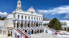 Το ΣτΕ βάζει «στοπ» στον «αποκεφαλισμό» του Ιερού  Ιδρύματος Ευαγγελίστριας Τήνου