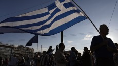 Bloomberg: Ο Τσίπρας έχει δρόμο μέχρι να ανακτήσει την εμπιστοσύνη των πιστωτών