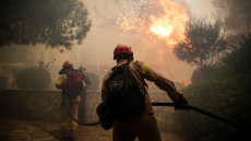 Ανεξέλεγκτος ο πύρινος όλεθρος: Ενεργά μέτωπα σε όλη την Ελλάδα