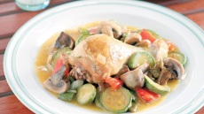 Κοτόπουλο με κάρι, λαχανικά και πιλάφι μπιριάνι