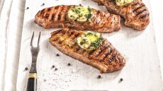 Μοσχαρίσιες μπριζόλες με αρωματικό βούτυρο