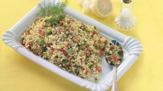 Σαλάτα με κουσκουσάκι και καλοκαιρινά λαχανικά