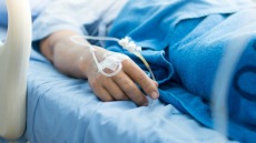 Πάτρα: Μάχη για τη ζωή του δίνει 45χρονος με τη νόσο των λεγεωνάριων