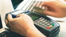 ΙΟΒΕ: Το πλαστικό χρήμα αύξησε τα έσοδα από ΦΠΑ