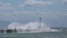 Με 140 χλμ την ώρα οι άνεμοι του «Ξενοφώντα» στο Κάβο Ντόρο