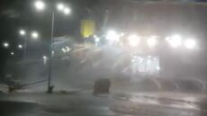 Βίντεο: Το Superruner δίνει μάχη για να κρατηθεί δεμένο στο λιμάνι της Ραφήνας