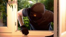 Θήβα: Τρόμος για δύο παιδιά - Οι κλέφτες «μπούκαραν»  ενώ βρίσκονταν μέσα στο σπίτι