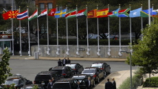 Ο Τραμπ βάζει τέλος στη βίζα για τους ομόφυλους συντρόφους εργαζομένων στον ΟΗΕ