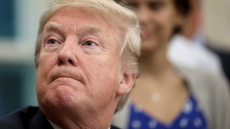 O Τραμπ ειρωνεύτηκε δημόσια την πανεπιστημιακό που κατηγόρησε τον Κάβανο για απόπειρα βιασμού