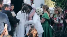 Ποια ηθοποιός έπιασε την ανθοδέσμη της Αθηνάς Οικονομάκου;