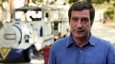 Επίθεση στον Καμίνη από αγνώστους σε μεζεδοπωλείο στην Καισαριανή