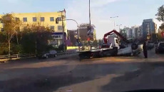 Σοκαριστικό τροχαίο στην Κηφισίας -Χτύπησε σε ζαρντινιέρες και ανατράπηκε το όχημα 