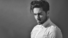 Ο Χρήστος Μάστορας δεν κρύβει τον έρωτά του: Το τρυφερό φιλί στην κοπέλα του on camera 