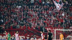 Η Θύρα 7 έδιωξε τους παίκτες του Ολυμπιακού που πήγαν να χειροκροτήσουν!