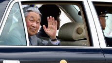 Ο αυτοκράτορας Ακιχίτο παραδίδει στον Ναρουχίτο και η Ιαπωνία το γιορτάζει με 10ήμερη αργία