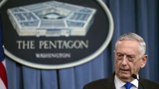 Αμερικανός υπουργός Άμυνας: Η ανάπτυξη χιλιάδων επιπλέον στρατιωτών στα σύνορα με το Μεξικό ήταν «απαραίτητη»