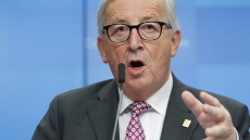 Γιούνκερ: Δεν είμαστε σε πόλεμο με την Ιταλία