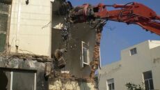 Κατεδαφίσεις ολόκληρων τετραγώνων στην Αθήνα προαναγγέλλει ο Δημαράς