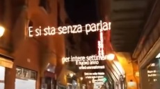 Η χριστουγεννιάτικη Μπολόνια έκανε τη διαφορά: Φωταγωγήθηκε με στίχους του Lucio Dalla!