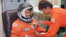 «Δεν είναι plan b για την ανθρωπότητα ο Άρης» διαμηνύει η αστροναύτης Μέι Τζέμισον