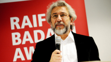 Τουρκία: Ένταλμα σύλληψης κατά του δημοσιογράφου Τζαν Ντουντάρ