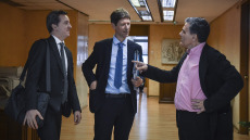 «Κίτρινες κάρτες» στην Ελλάδα για πλειστηριασμούς, ιδιωτικοποιήσεις και μισθούς μέσω... Νέας Υόρκης