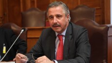 Μανιάτης για Πετσίτη: Το μεγαλύτερο σκάνδαλο του τελευταίου διαστήματος