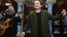 Οι U2 συμμετείχαν σε συναυλία για τους άστεγους