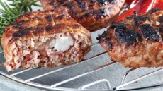 Μπιφτέκια γεμιστά