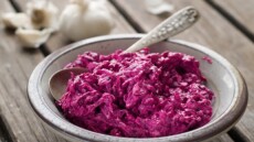 Παντζαροσαλάτα με καρύδια