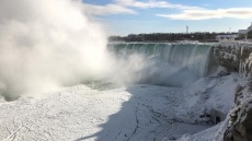 Μαγευτικοί οι παγωμένοι καταρράκτες του Νιαγάρα