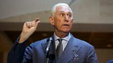 ΗΠΑ: Ελεύθερος ο Ρότζερ Στόουν με εγγύηση 250.000 δολάρια