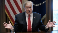 Ο Τραμπ απειλεί με «κατάσταση έκτακτης ανάγκης» αν δεν εγκριθεί το τείχος