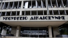 Κορωνοϊός - Υπουργείο Δικαιοσύνης: Παραδίδει απολυμαντικό υγρό, μάσκες και γάντια στα δικαστήρια 