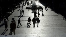 Ιταλικός Τύπος: Η κρίση στην Ελλάδα δεν τελειώνει - Γιατί οι νέοι μεταναστεύουν