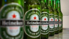 Για ένα ευρώ πούλησε η Heineken το παράρτημά της στη Ρωσία
