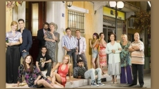 Ηθοποιός της σειράς «Πολυκατοικία» βρέθηκε στο Λονδίνο να πουλά εισιτήρια