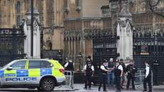 Συναγερμός στο Λονδίνο: Ύποπτο δέμα στην είσοδο της Βουλής των Κοινοτήτων