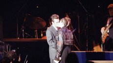 Όταν η Μαντόνα είχε φιλήσει με πάθος στο στόμα τον Λουκ Πέρι